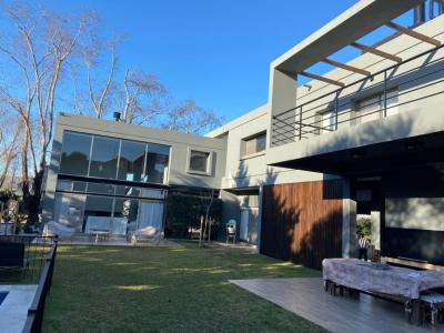 Casa 4 dormitorios en alquiler temporario en General Pacheco, Tigre