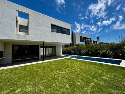 Casa 4 dormitorios en venta en Nordelta, Tigre