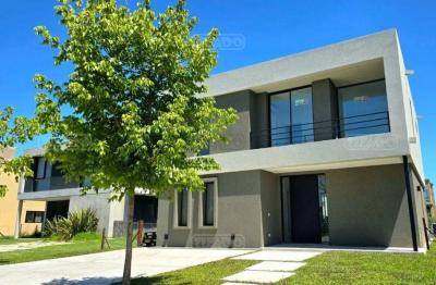 Casa 5 dormitorios en venta en Puertos, Escobar