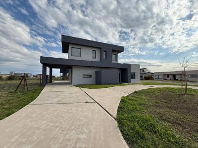 Casa 3 dormitorios en venta en San Sebastian, Escobar