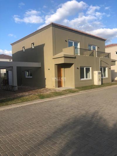 Casa 3 dormitorios en alquiler en Saravi Village, Pilar