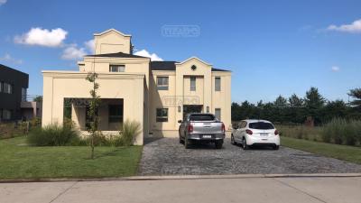 Casa 4 dormitorios en venta en Bella Vista, San Miguel