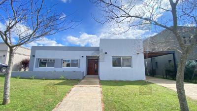 Casa 4 dormitorios en venta en Pilar del Este, Pilar