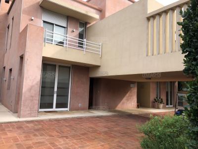 Casa 5 dormitorios en venta en Bella Vista, San Miguel
