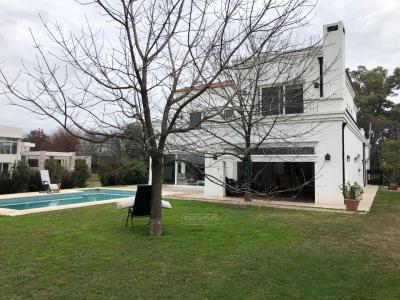 Casa en venta en Buenos Aires Golf, Bella Vista