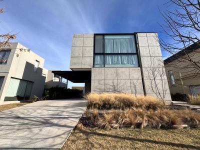 Casa 3 dormitorios en venta en Nordelta, Tigre