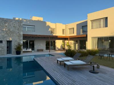 Casa 4 dormitorios en venta en Nordelta, Tigre