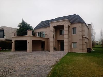 Casa 4 dormitorios en alquiler en Nordelta, Tigre