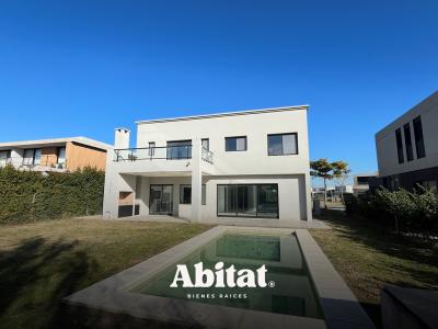 Casa 4 dormitorios en venta en Puertos, Escobar
