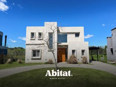 Casa 4 dormitorios en venta en Puertos, Escobar