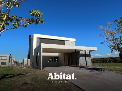 Casa 4 dormitorios en venta en Puertos, Escobar