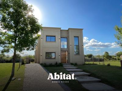 Casa 4 dormitorios en venta en Puertos, Escobar