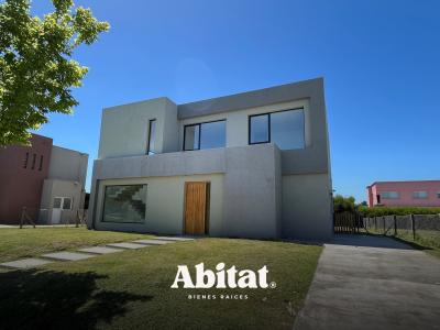 Casa 4 dormitorios en venta en Puertos, Escobar