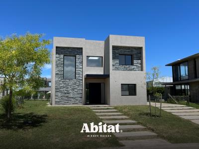 Casa 4 dormitorios en venta en Puertos, Escobar