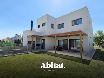 Casa 4 dormitorios en venta en Puertos, Escobar