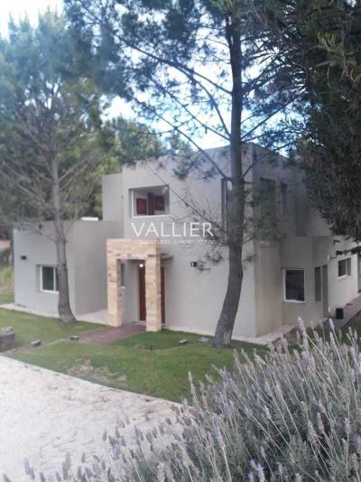 Casa 5 dormitorios en alquiler temporario en Costa Esmeralda