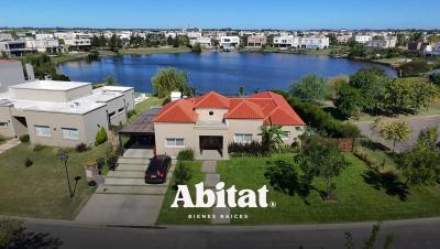 Casa 4 dormitorios en venta en El Canton, Escobar