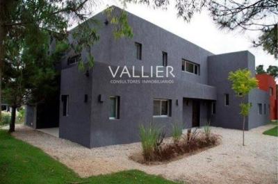 Casa 5 dormitorios en alquiler temporario en Costa Esmeralda