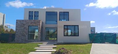 Casa 3 dormitorios en venta en Puertos, Escobar