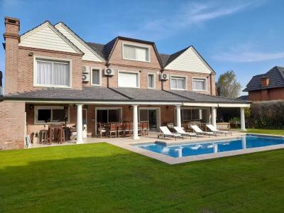 Casa 4 dormitorios en venta en Don Torcuato, Tigre