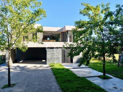 Casa 6 dormitorios en alquiler en Villanueva, Tigre