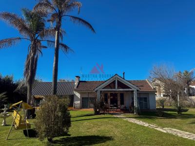 Casa 2 dormitorios en venta en Barrio Parque Los Pinos, Exaltacion de la Cruz