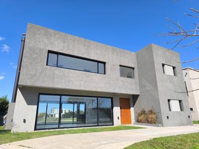 Casa 4 dormitorios en venta en El Canton, Escobar