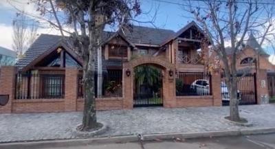 Casa 4 dormitorios en venta en Martinez, San Isidro
