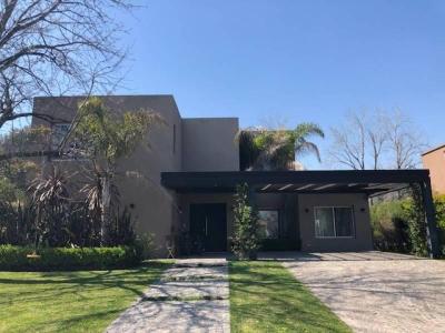 Casa 4 dormitorios en alquiler en Ayres De Pilar, Pilar