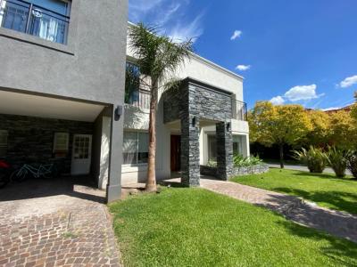 Casa 4 dormitorios en alquiler temporario en Nordelta, Tigre