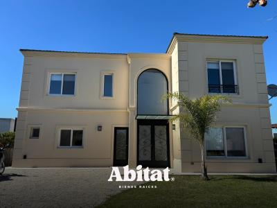 Casa 4 dormitorios en venta en Puertos, Escobar