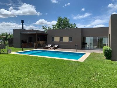 Casa 4 dormitorios en venta en El Canton, Escobar