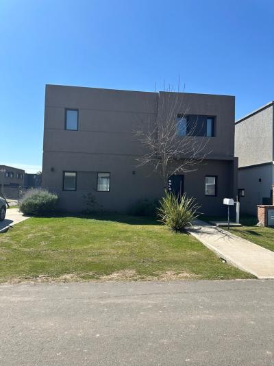 Casa 3 dormitorios en alquiler en Pilar
