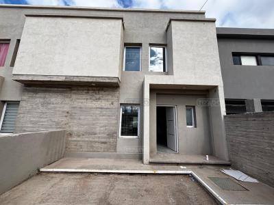 Casa 3 dormitorios en venta en Neuquen Capital, Neuquen