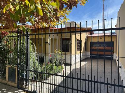 Casa 2 dormitorios en venta en Cinco Saltos, Rio Negro