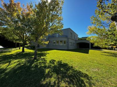 Casa 4 dormitorios en alquiler en Nordelta, Tigre