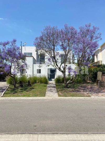 Casa 4 dormitorios en alquiler temporario en Don Torcuato, Tigre