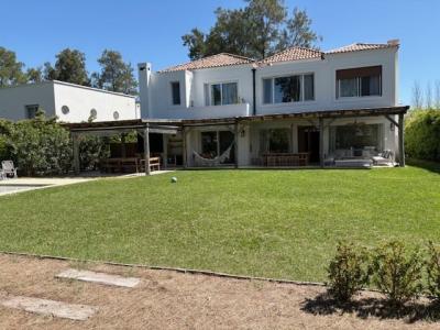 Casa 5 dormitorios en alquiler en General Pacheco, Tigre