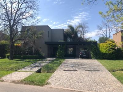 Casa 5 dormitorios en alquiler temporario en Ayres De Pilar, Pilar