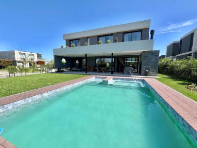 Casa 4 dormitorios en alquiler en Nordelta, Tigre