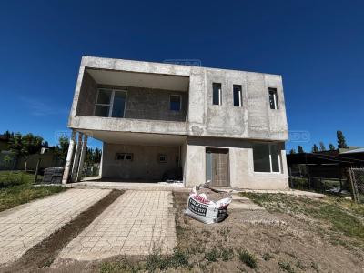 Casa 4 dormitorios en venta en Neuquen Capital, Neuquen