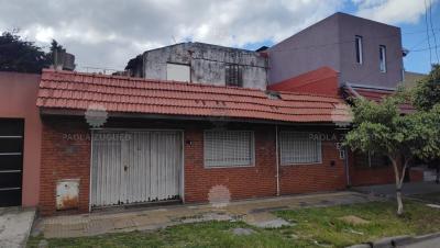 Casa 4 dormitorios en venta en Crucesita, Avellaneda