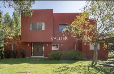 Casa 5 dormitorios en alquiler temporario en Costa Esmeralda