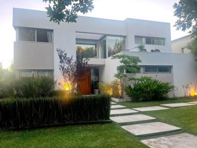 Casa 5 dormitorios en alquiler temporario en Tigre, Tigre