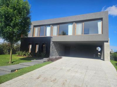 Casa 4 dormitorios en venta en Nordelta, Tigre