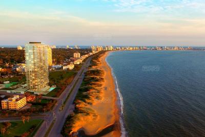 Departamento 4 dormitorios en venta en Punta del Este, Punta del Este