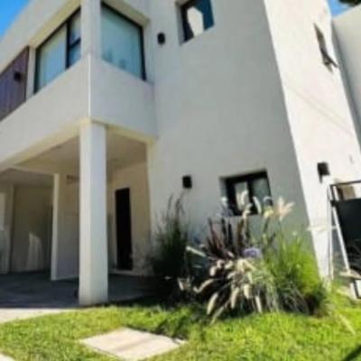 Casa 3 dormitorios en alquiler en Parque Leloir, Ituzaingo
