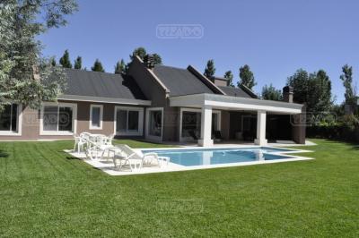 Casa 3 dormitorios en venta en Los Pinguinos, Ituzaingo