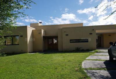 Casa en venta en Los Puentes, Lujan