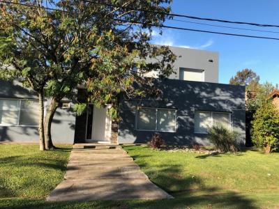 Casa 4 dormitorios en venta en Banco Provincia, Moreno